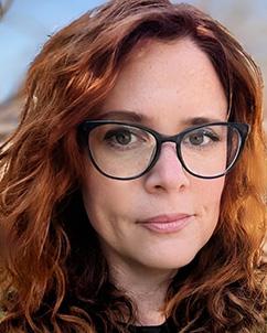 Katherine Izsak Headshot
