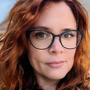 Katherine Izsak Headshot